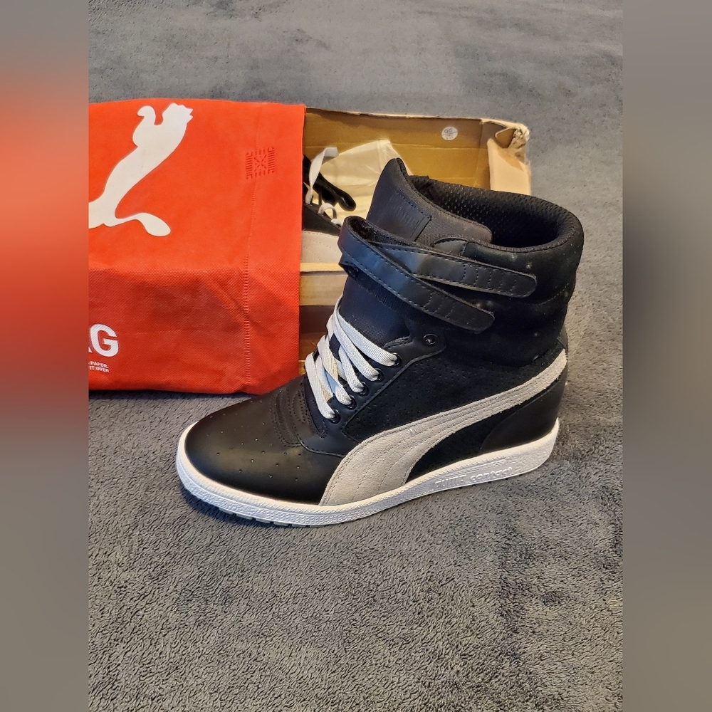 New Women Puma Wedge Sneakers Size 9